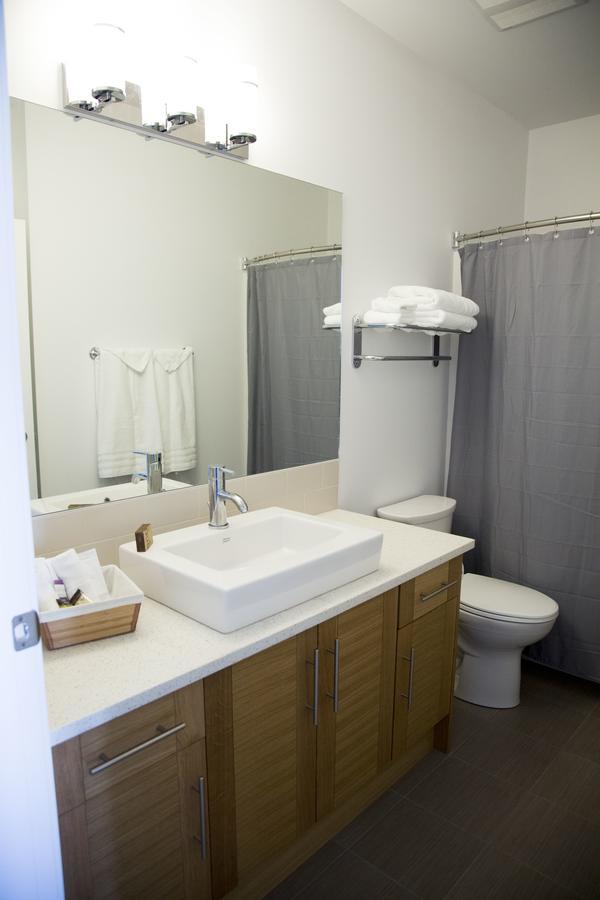 Pacific Point Market And Suites Powell River Eksteriør billede